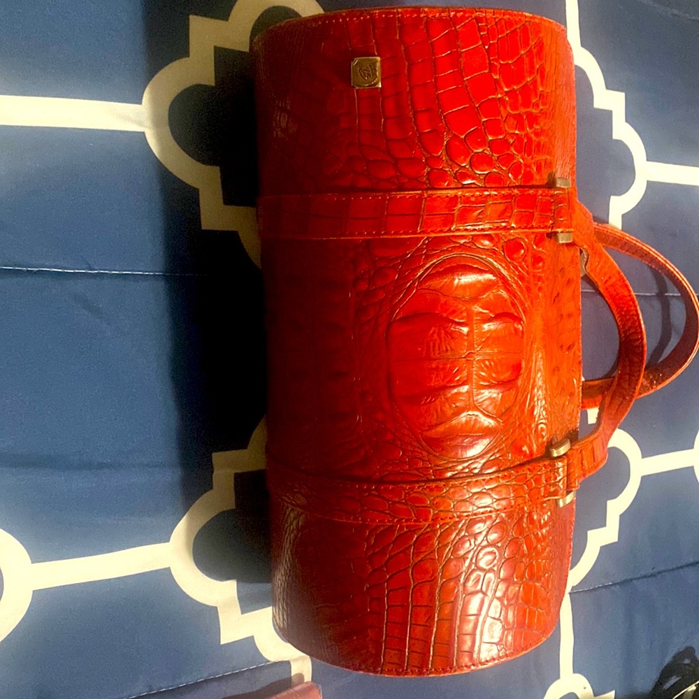 Maroon leather shoulder bag. Have only used once.